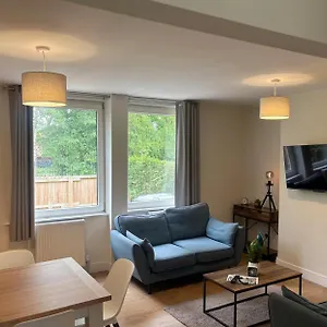 Flaxman Avenue - Lovely 4 Bed Home, 5 Mins Drive To Centre, Free Superfast Wi-fi, Free On-street Parking York