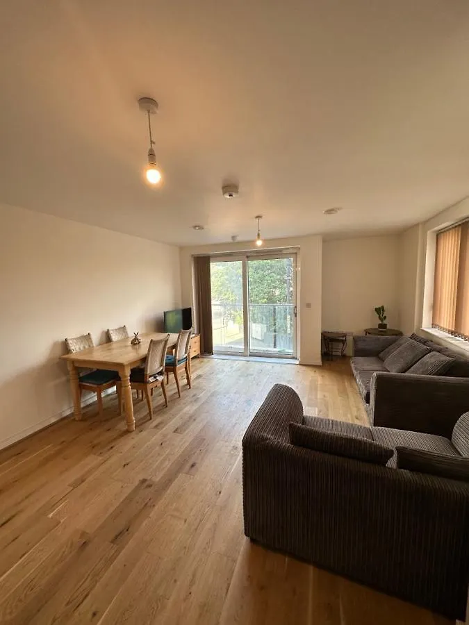 New Build 2 Bedroom With 2 Bath In London
