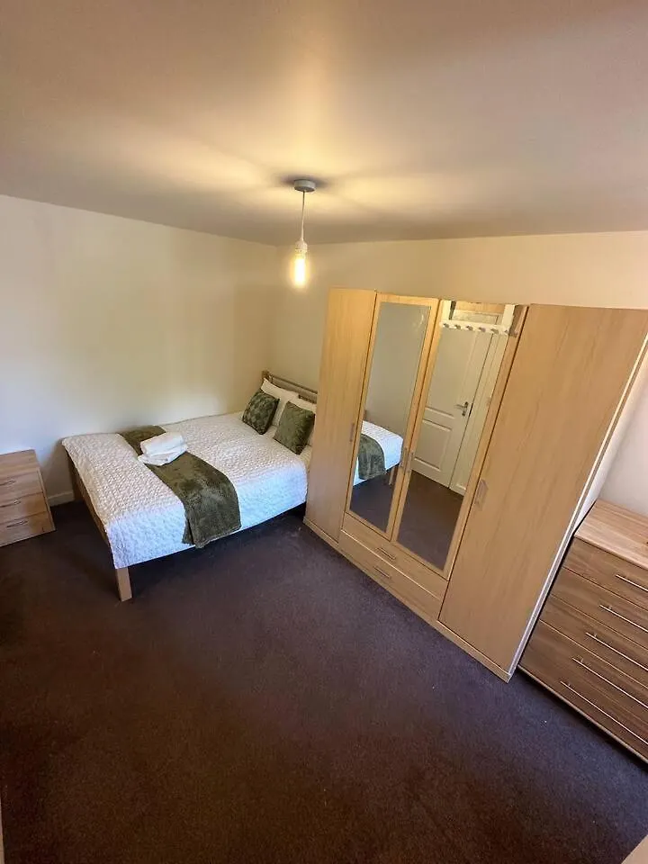 Apartment New Build 2 Bedroom With 2 Bath In London