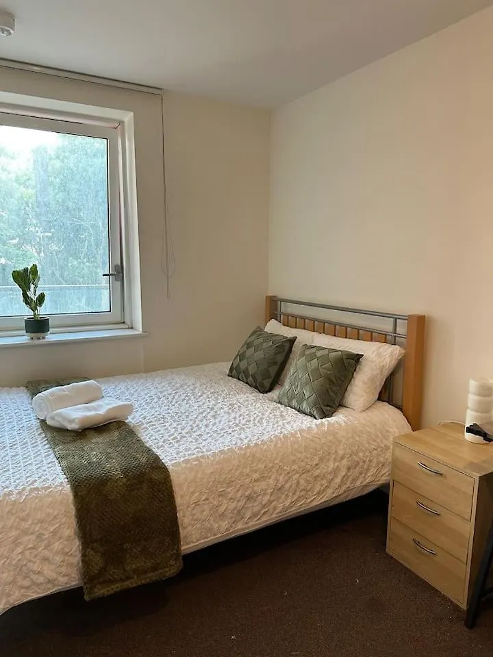 New Build 2 Bedroom With 2 Bath In London 0*,