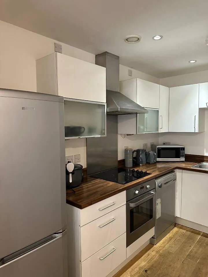 New Build 2 Bedroom With 2 Bath In London Apartment