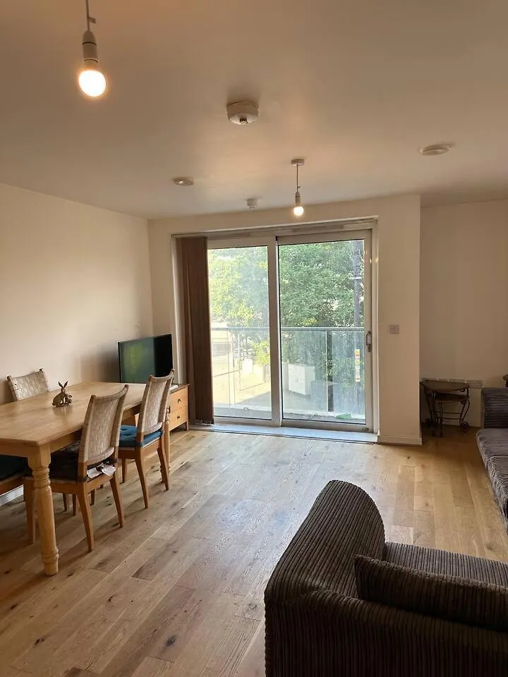 New Build 2 Bedroom With 2 Bath In London