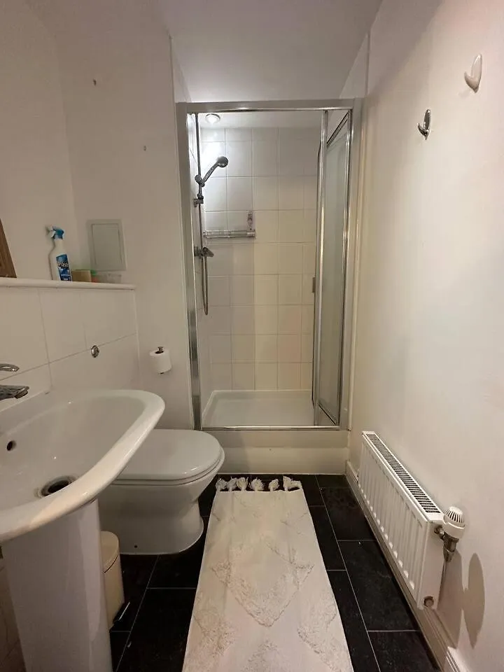 Apartment New Build 2 Bedroom With 2 Bath In London