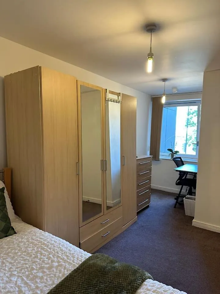 New Build 2 Bedroom With 2 Bath In London
