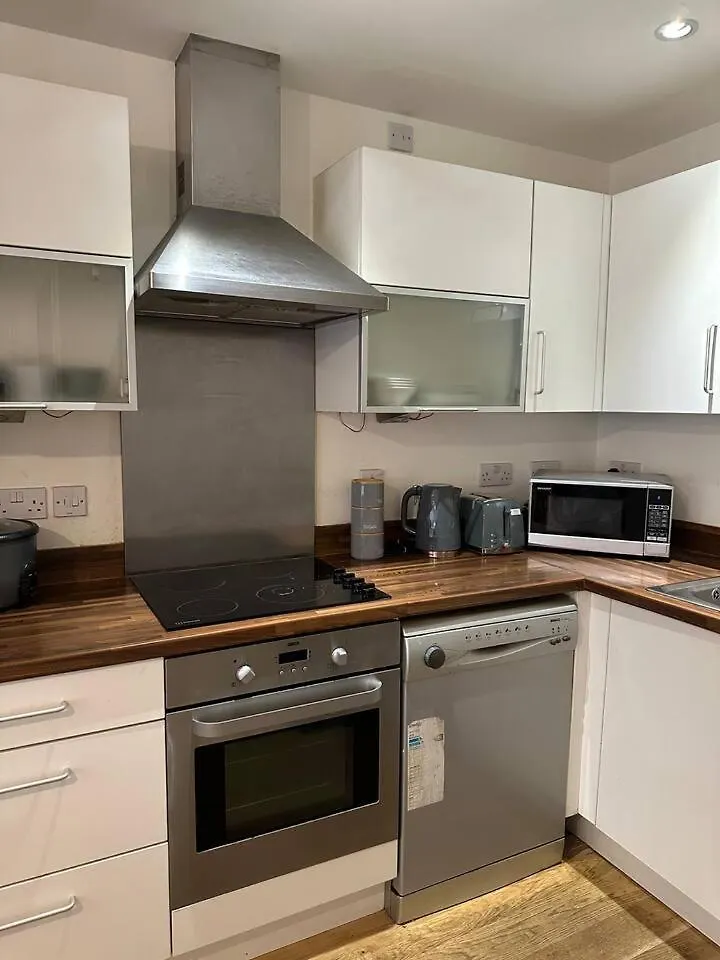 New Build 2 Bedroom With 2 Bath In London